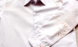 Как вывести желтые пятна на белой одежде в домашних условиях Чем можно отстирать пятна с белой одежды